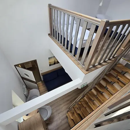 アパート Cechowianka ウストカ